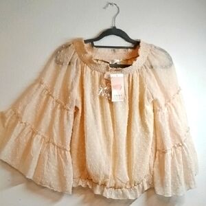 NWT Elegant Cream Women's Top. Size medium.